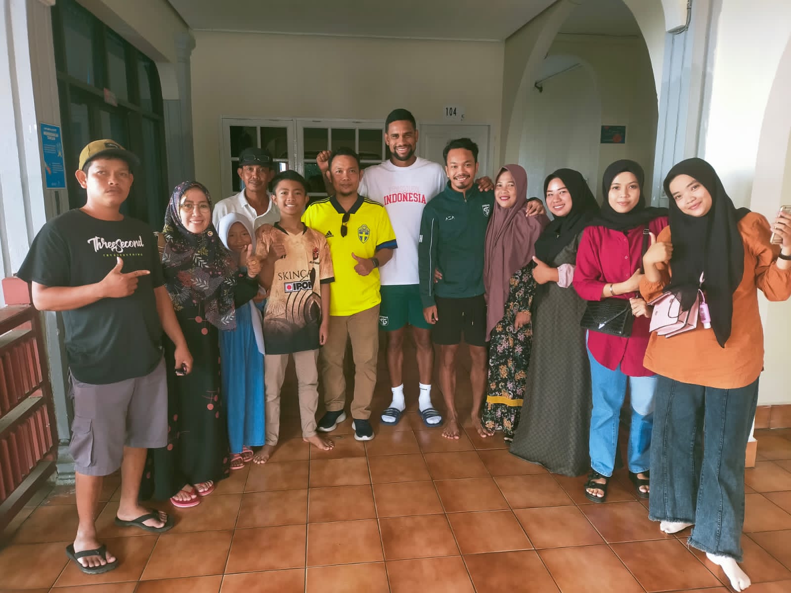 Sebelum Bertanding, Pemain Persebaya Berdarah Barru Gelar Silaturahmi Keluarga di Hotel Pare Wisata