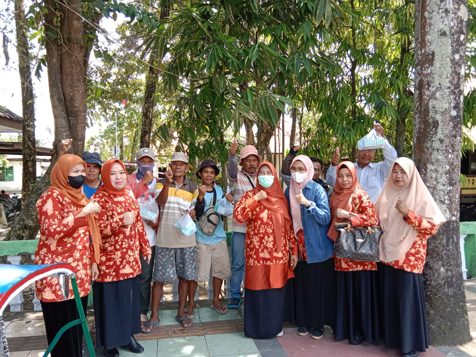 DWP Kesbangpol Barru Berbagi Jumat Berkah