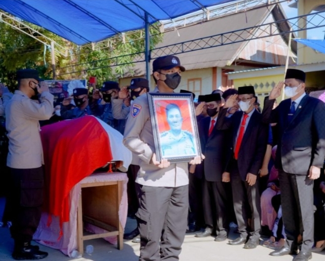 Bupati Barru Lepas Jenasah dan Doakan  Anggota DPRD Barru