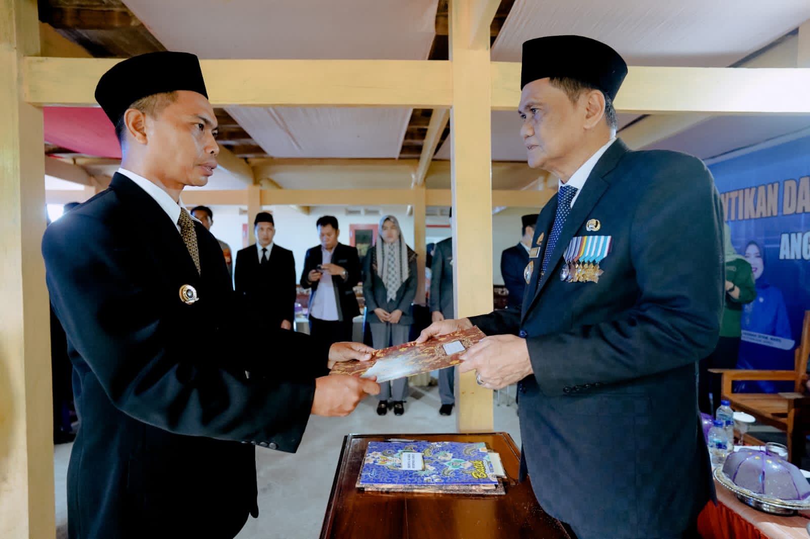 Bupati Barru Lantik BPD Desa Garessi Ridwan PAW Hadriani Yang Lolos P3K