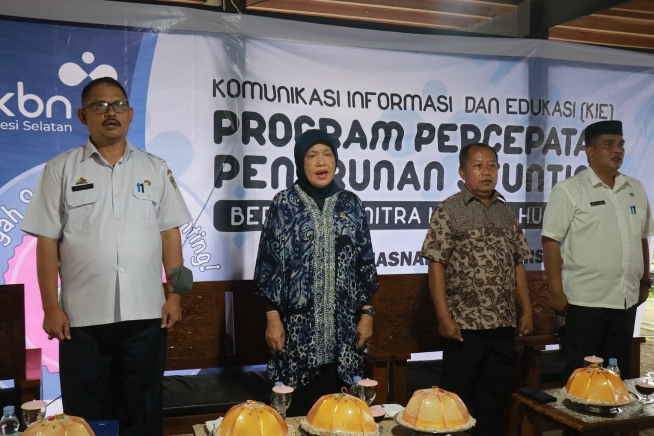 Wakili Pemkab Barru, Kadis PMD Buka Sosialisasi KIE Program Stunting Anggota Komisi IX DPR RI