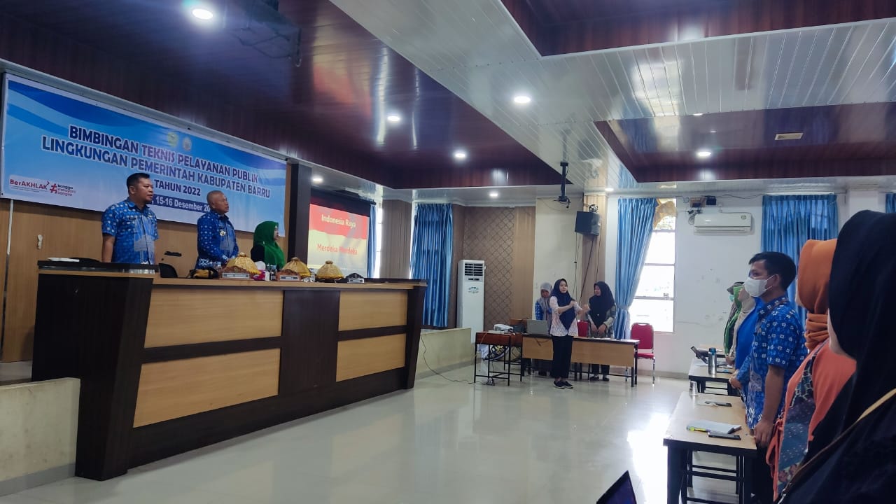 Asisten III Wakili Bupati Buka Bimtek Pelayanan Publik Bagian Organisasi Pemkab  Barru