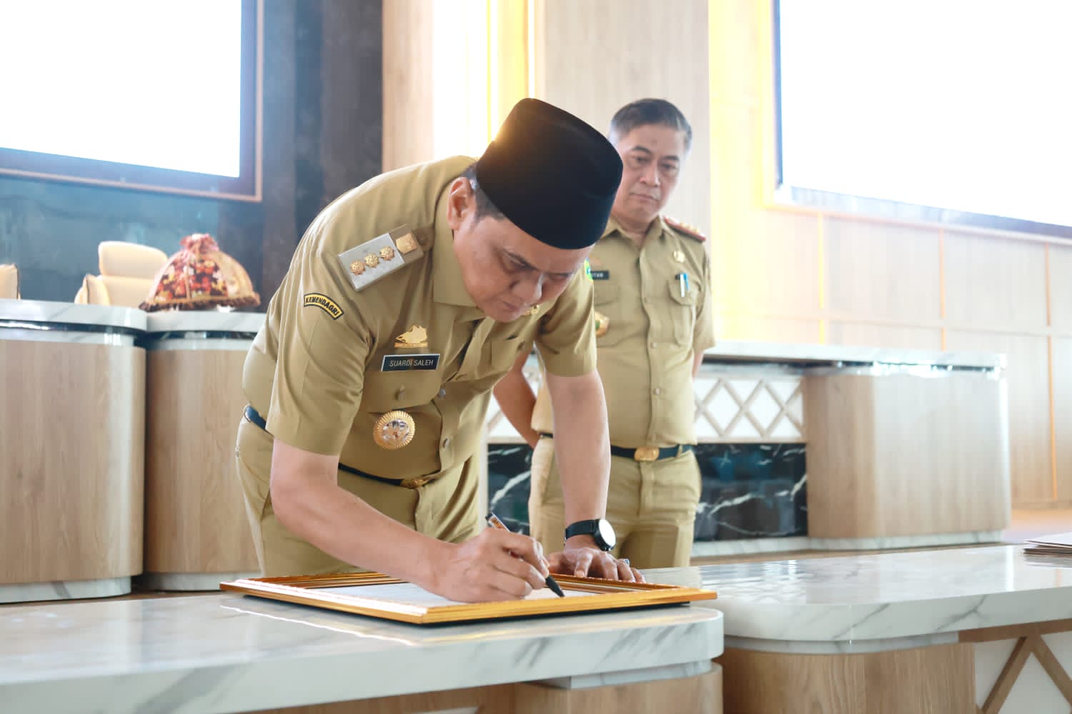 Bupati Saksikan MOU Dan  Penandatangan Perjanjian Kinerja Dirangkaikan  Launching Values ASN Berakhlak.