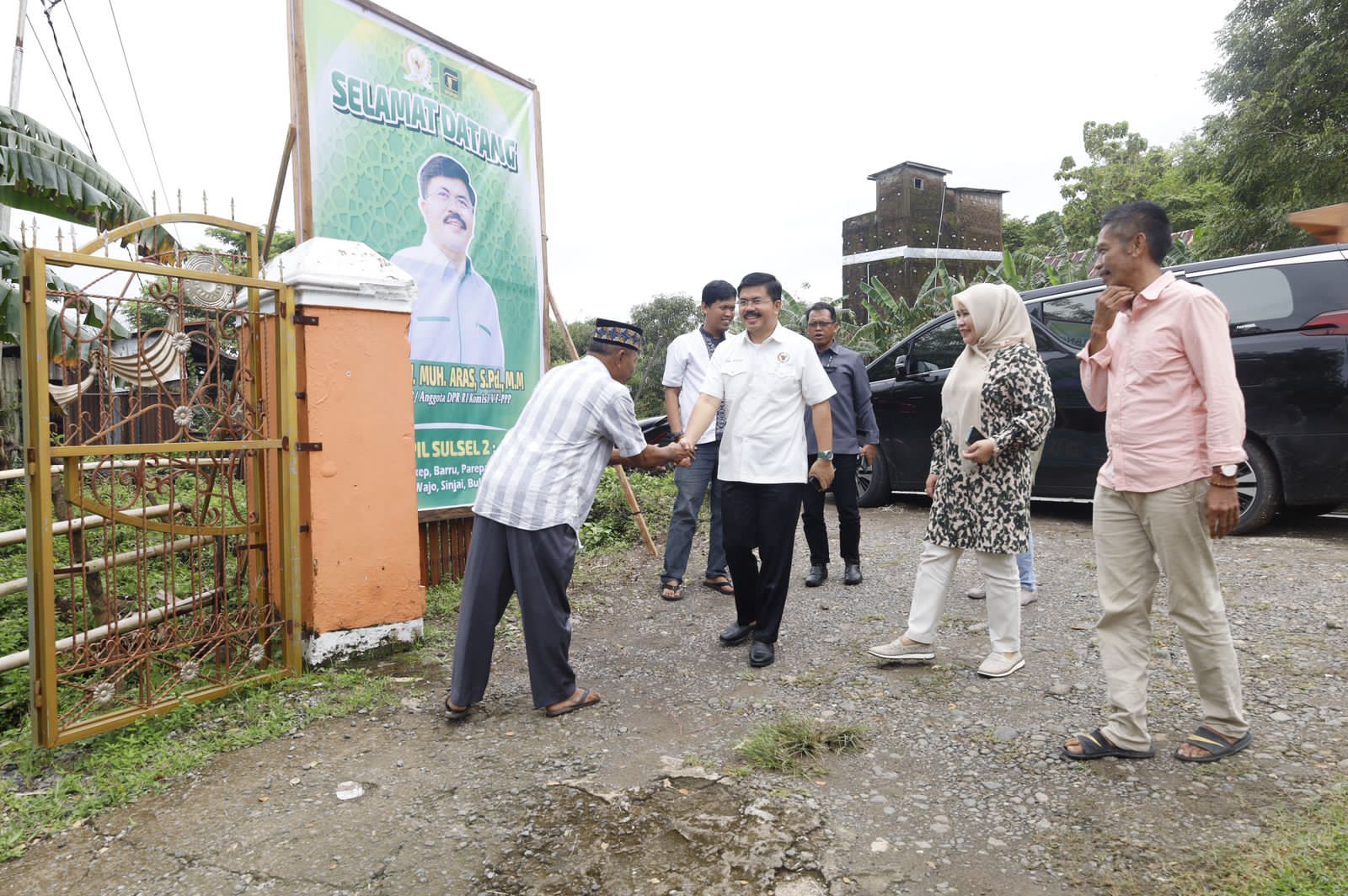 Anggota Komisi V Kunjungi Tokoh Masyarakat Dan Penerimaan Manfaat BSPS