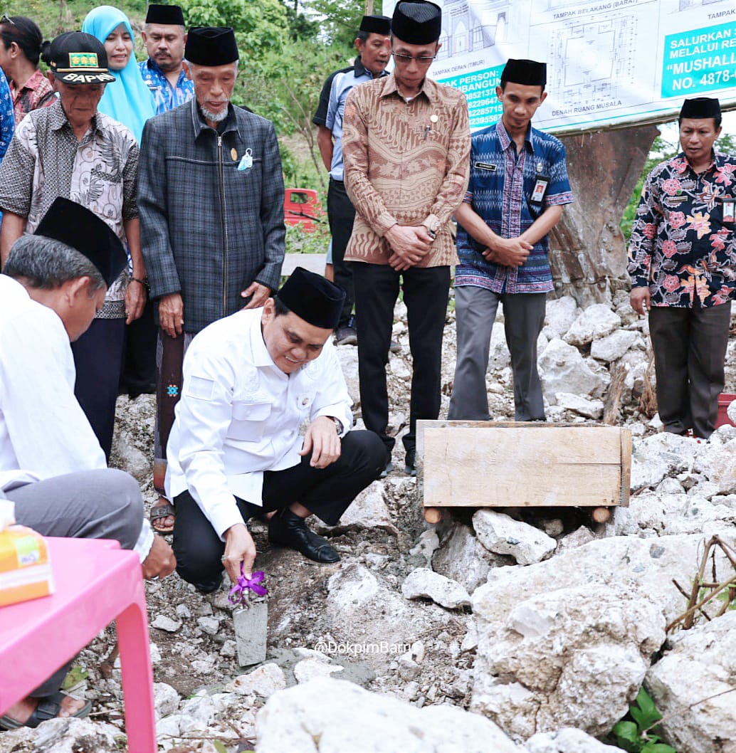 Peletakan Batu Pertama Mushallah Al Barru di Pange Oleh Bupati Barru, Wakaf Anggota DPRD H.Arifai Muin