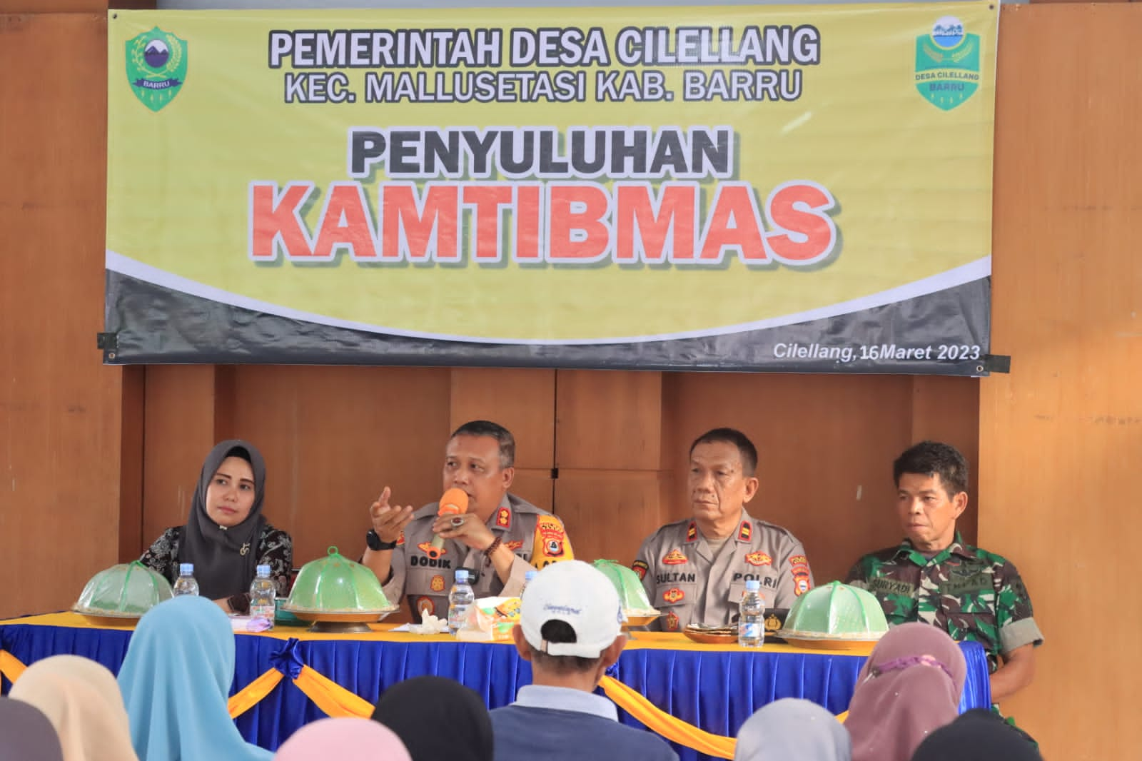 Kapolres Barru Silaturahmi Sekaligus Penyuluhan Kantibmas ke Pemerintah  Desa  Dan Warga Cilellang