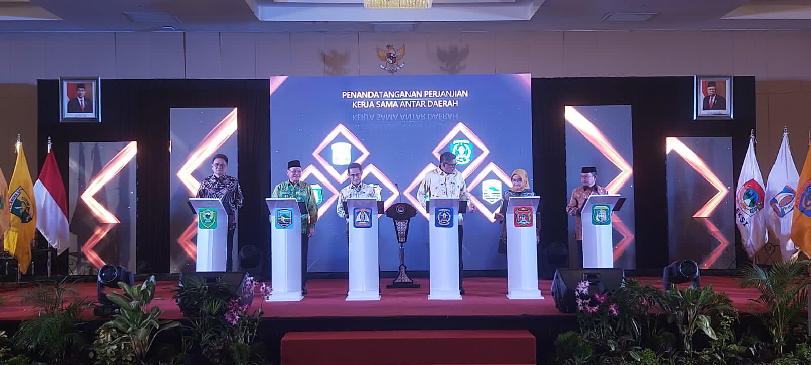 Kerjasama Bidang Transportasi Laut Bupati Barru Bersama Dua Bupati Dan Dua Walikota Lakukan MOU