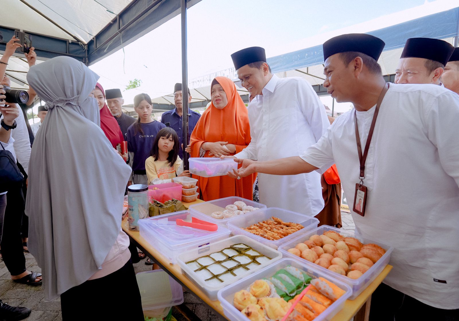 Bupati Barru  Membuka Pasar Ramadhan 1444 H