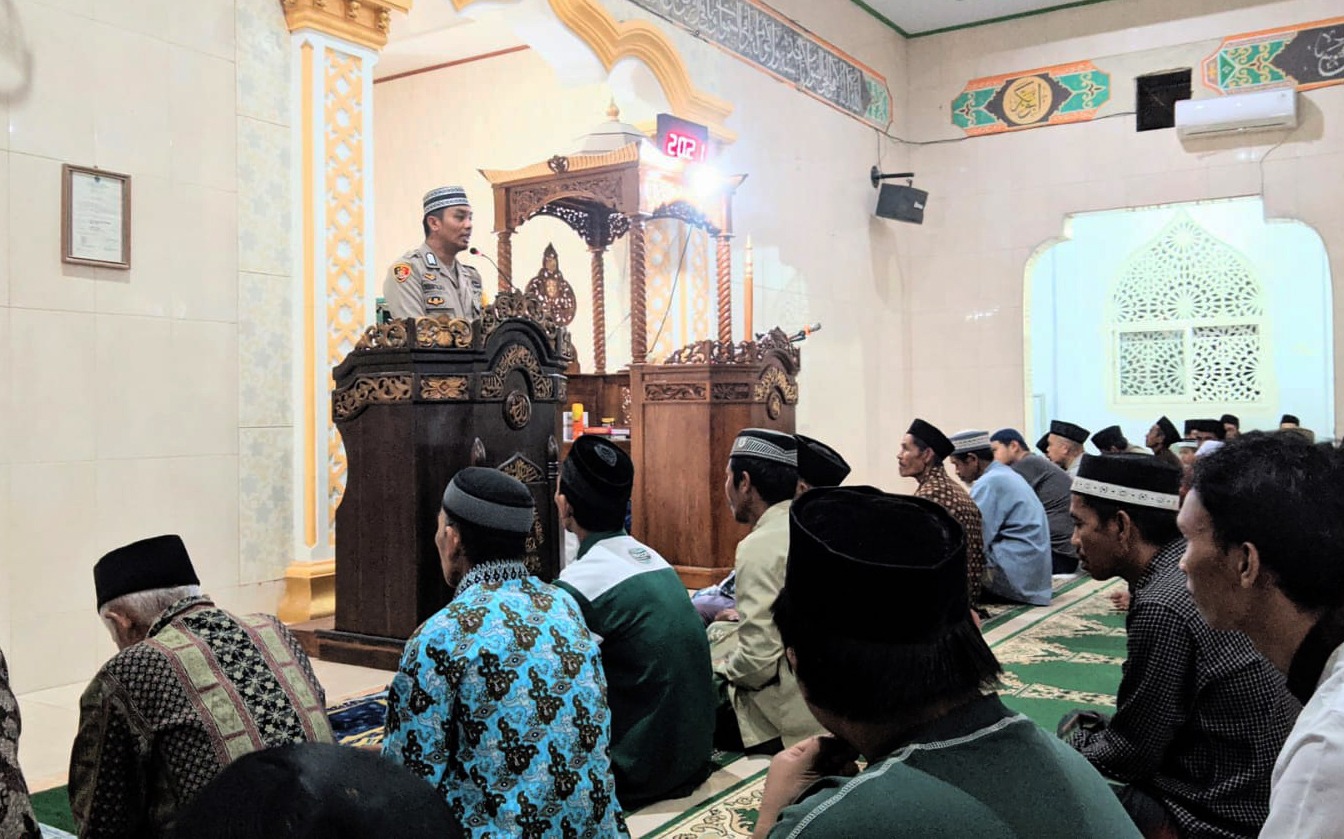 Bhabinkamtibmas Bripka A. Taqbiratullah Pemdes Palakka Keliling Safari Ramadhan