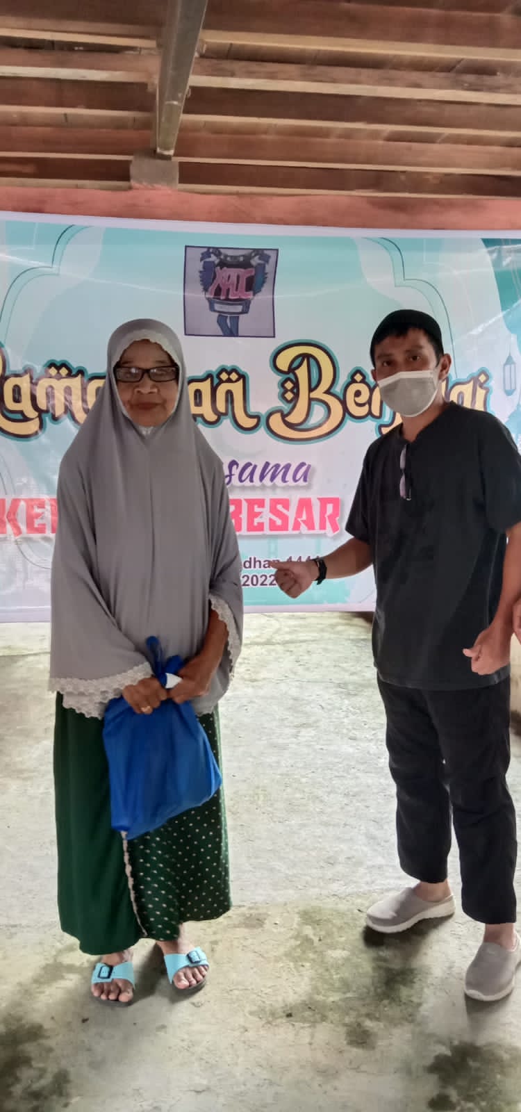 XPDC  Berbagi Paket  Ramadhan 1444 H Untuk Warga Desa Siddo