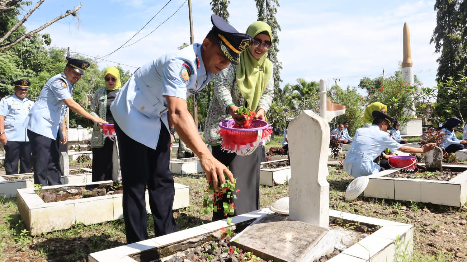 Peringati HBP ke-59, Rutan Kelas IIB Barru Gelar Ziarah dan Tabur Bunga di Taman Makam Pahlawan Barru