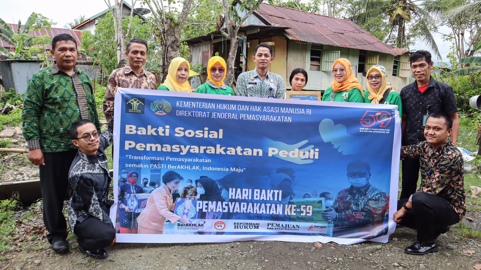 Bakti Sosial Pemasyarakatan Peduli, Rutan Kelas II B Barru Bagikan Paket Sembako Ke  Masyarakat Kurang Mampu