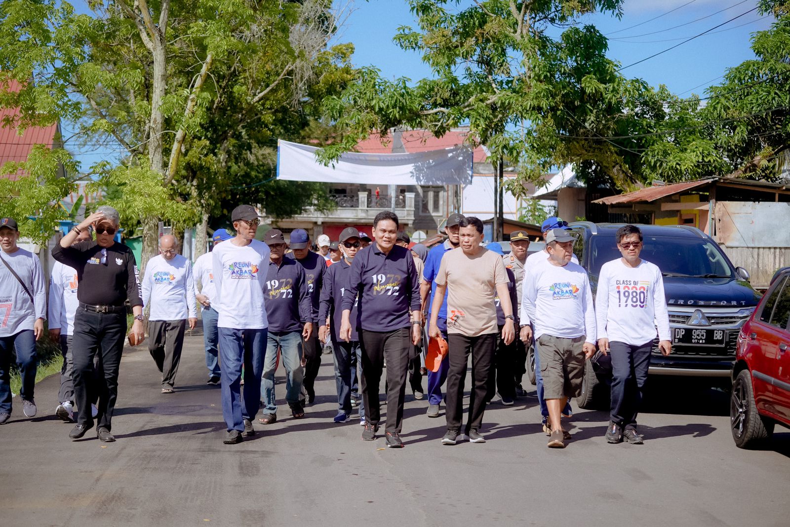 Rangkaian Reuni Akbar IKA SMPN Mangkoso,Bupati Barru Bareng Alumni Ikuti Jalan Sehat Dan Lantik Hasnah Syam Sebagai Ketua IKA