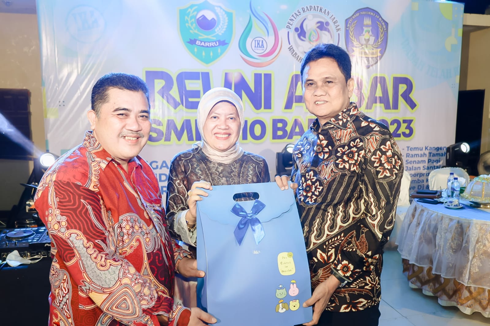 Alumni SMPN Ralla Gelar Reuni Akbar, Bupati Barru Hadir dan Hasnah Syam Bantu Pembangunan Lapangan Basket