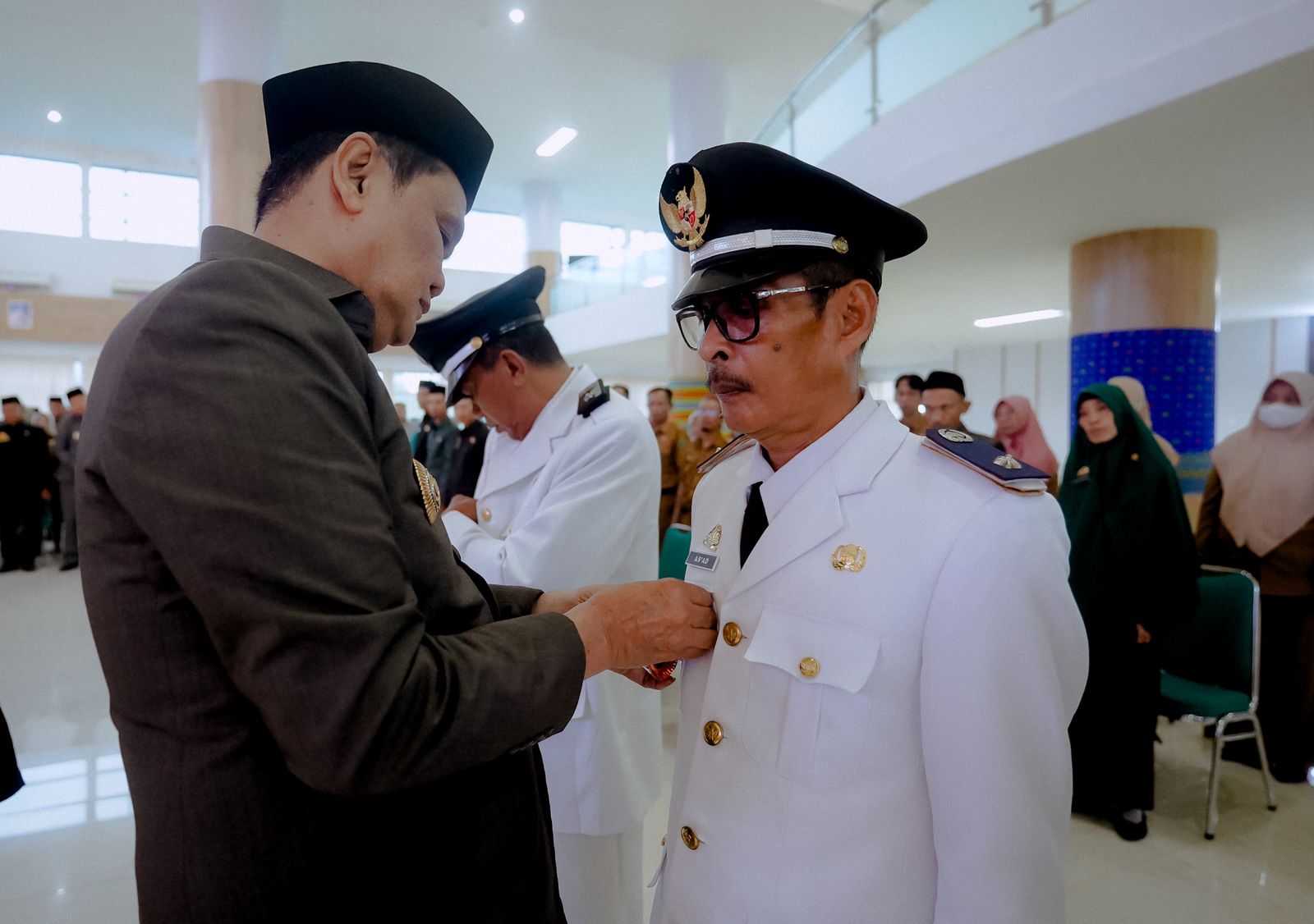 Jabat Puluhan Tahun Kades Siddo, As'ad Dilantik Lurah Mangkoso
