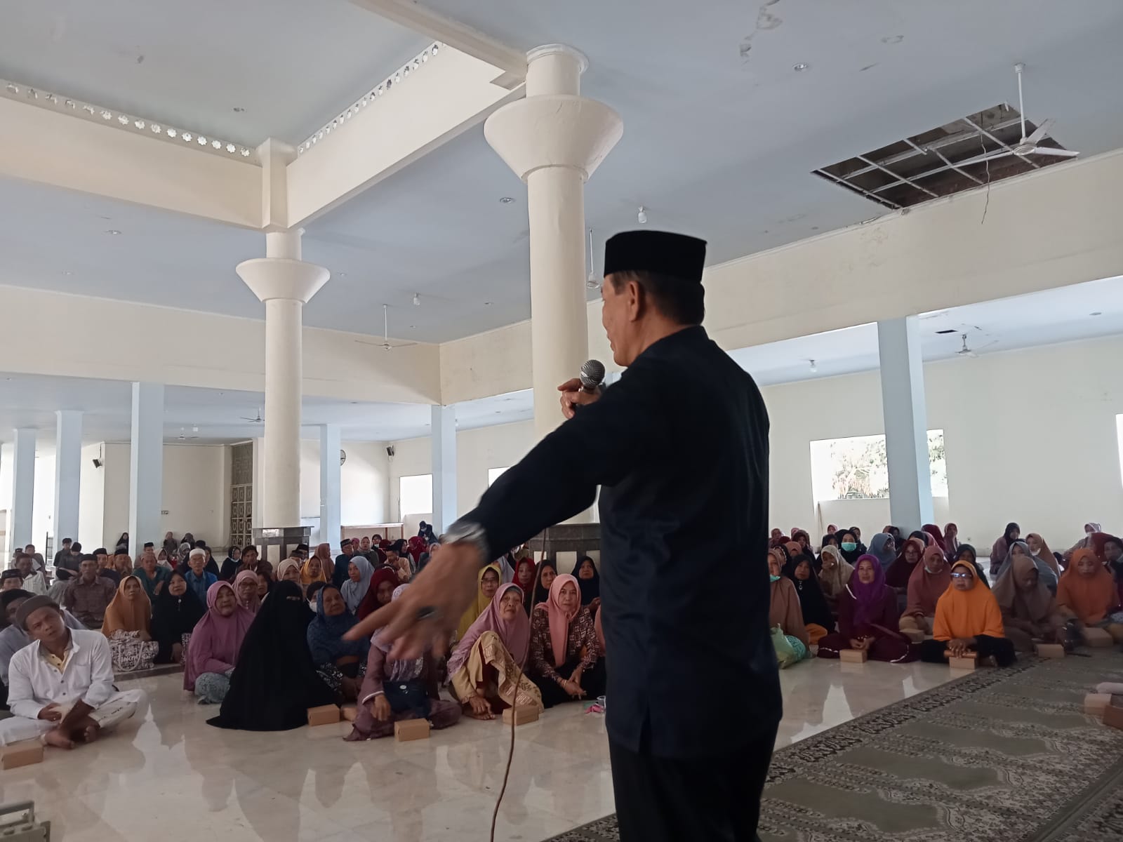 Bagian Kesra Setda Barru Lakukan Monev dan Sosialisasi Proses Pemberian Insentif Imam, khatib, guru mengaji Setiap Kecamatan