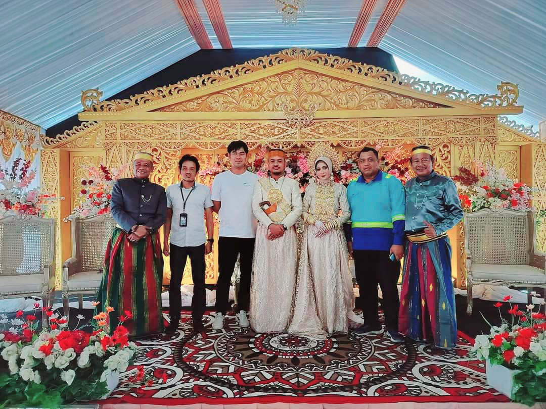 Cucu Andi Oddang Bacaleg Nasdem Dapil I Hadiri Pernikahan Kerabatnya