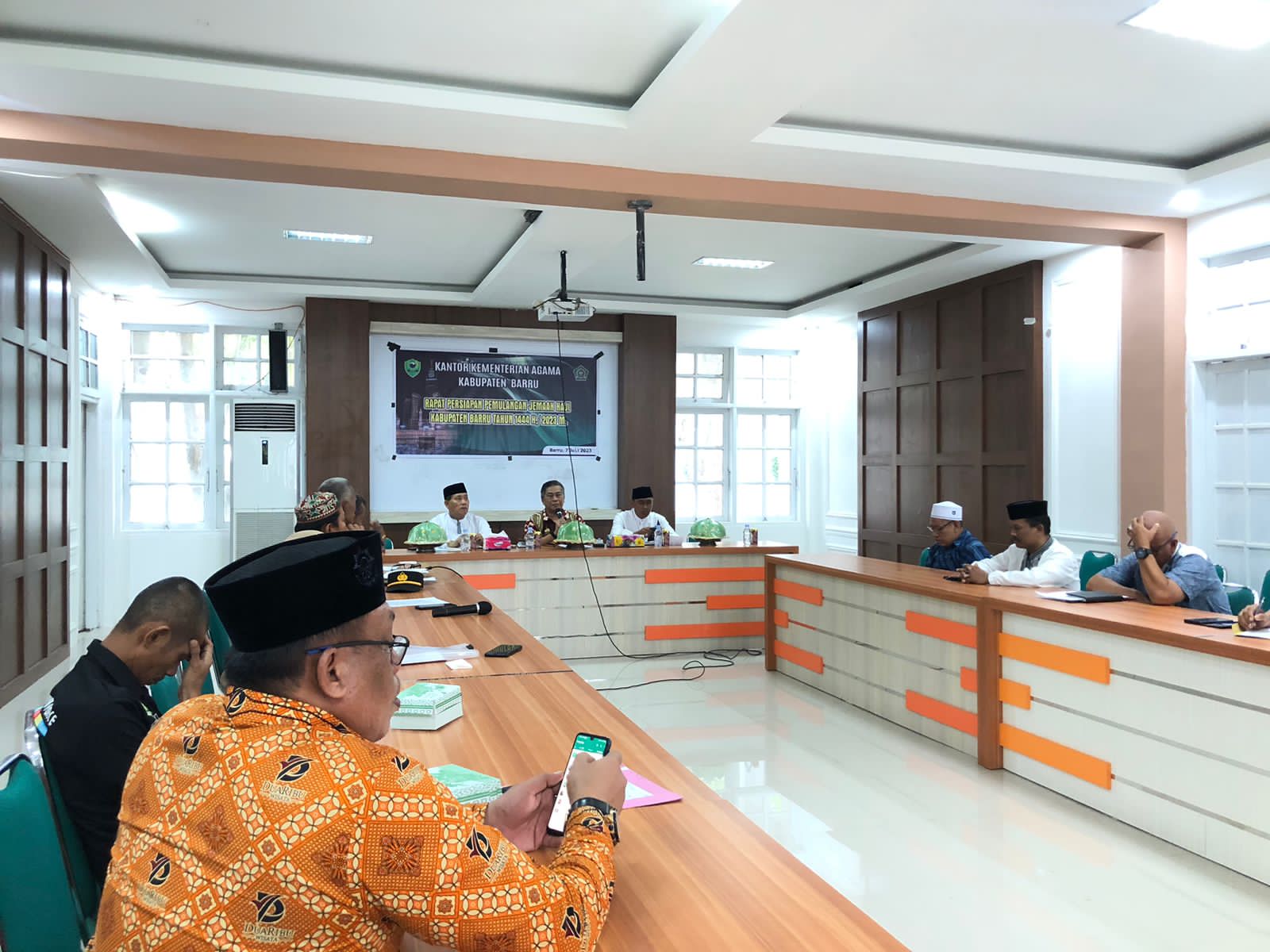 Sekda Barru Pimpin Rapat Pemulangan Jamaah Haji Kloter 11 Kabupaten Barru