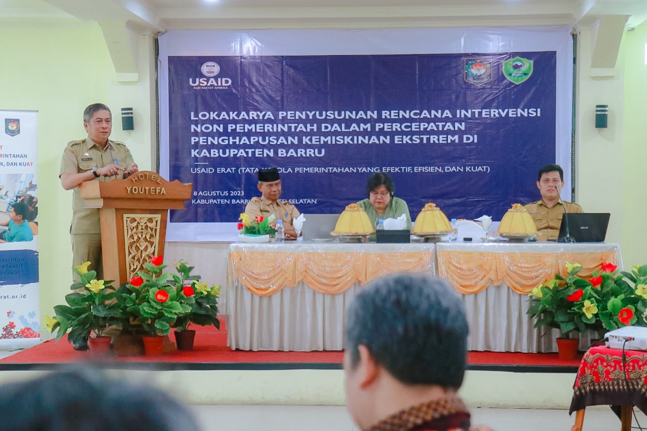 Sekda Apresiasi Lokarkarya Penyusunan  Penghapusan Kemiskinan Estrem Pemda Barru-USAID ERAT Libatkan Non Pemerintah
