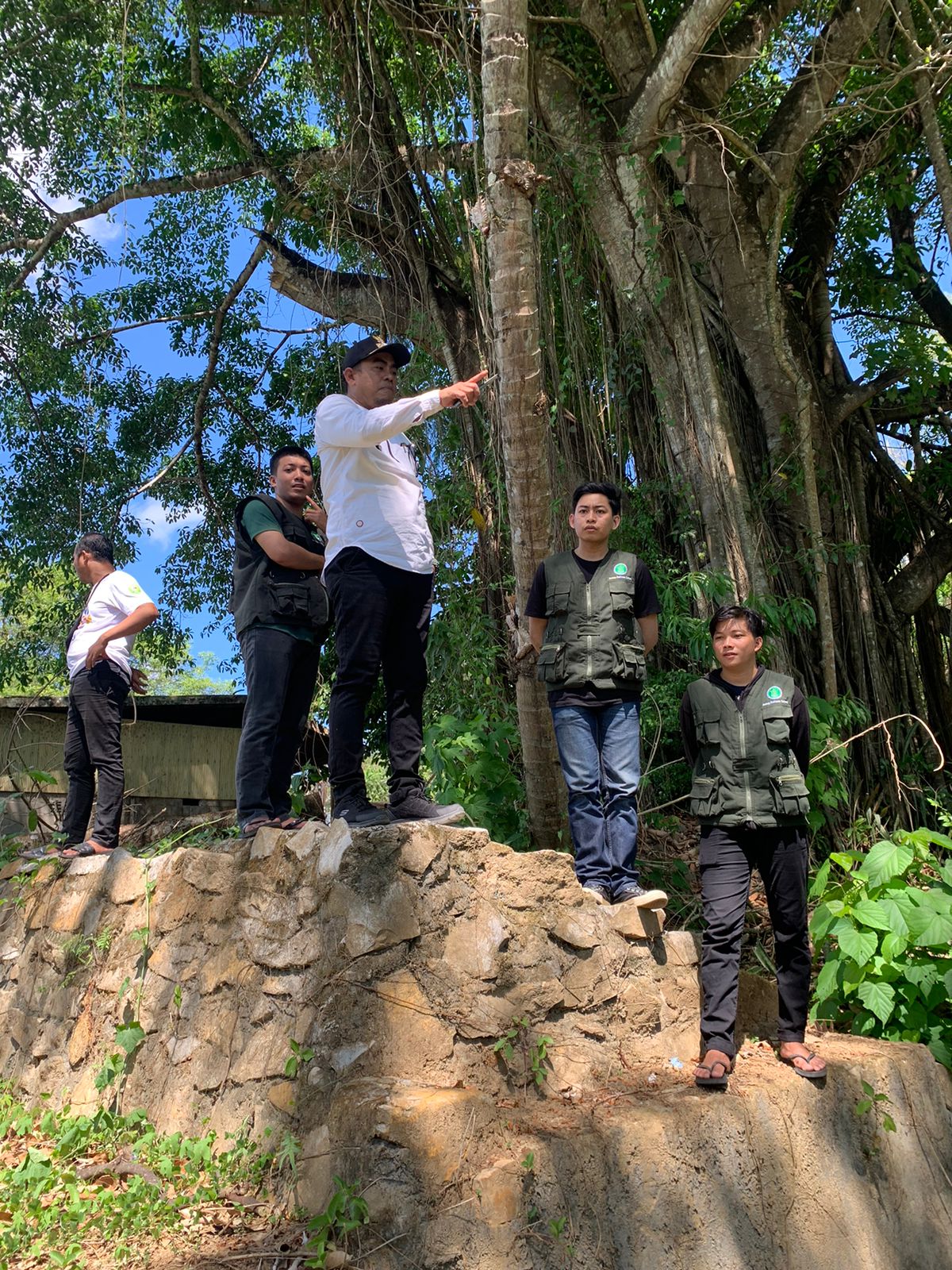 Kades Lompo Tengah Dampingi KKN Tematik AMKOP  Pengenalan Potensi Desa