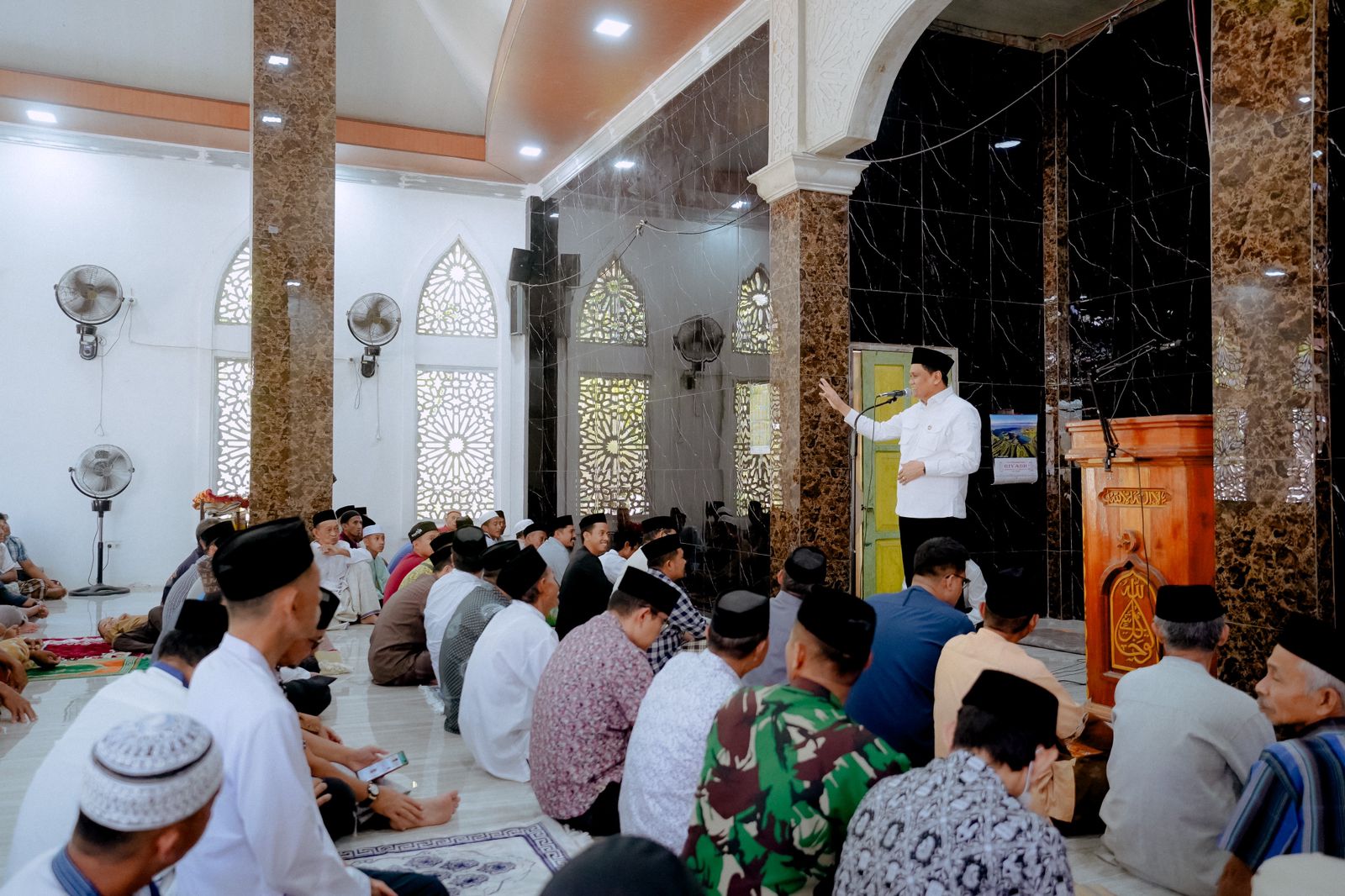 Safari Jumat Suardi Saleh Di Masjid Ilmal Yaqien Dusun Maddo,Ini Pesannya
