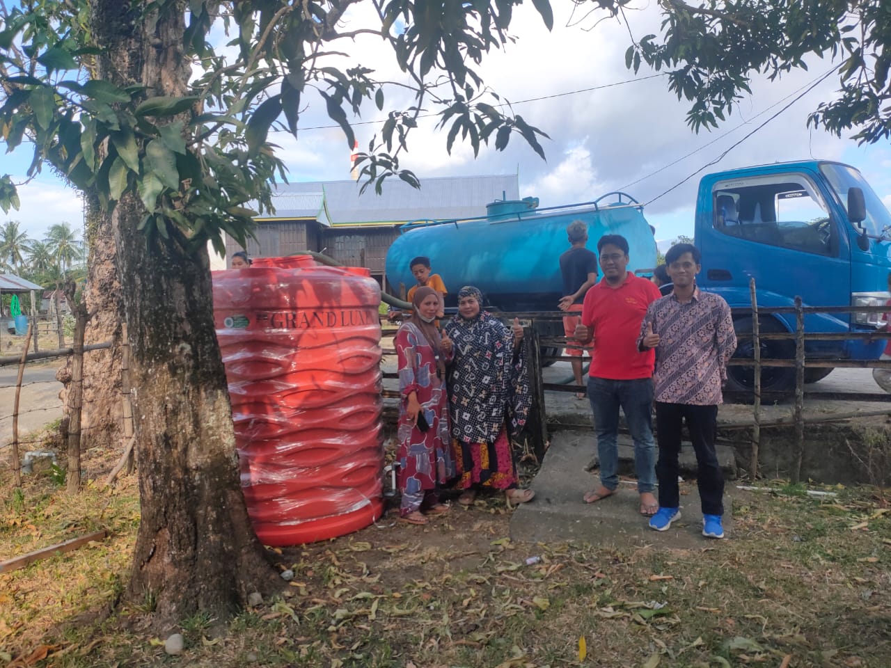 Antisipasi Musim Kemarau, PT PLN Indonesia Power Barru POMU Salurkan Air Bersih ke Warga Sekitar