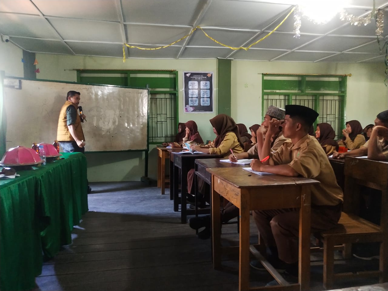 Alumni MA AtTaufiq Padaelo, Kades Bulo-Bulo Jadi  Pemateri LDKI