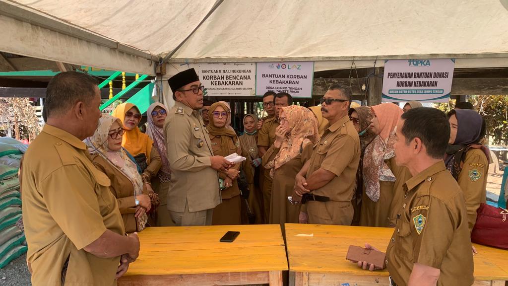 3 Ton Beras dan Uang Tunai Diserahkan PGRI Tanete Riaja Untuk Korban Kebakaran Lompo Tengah