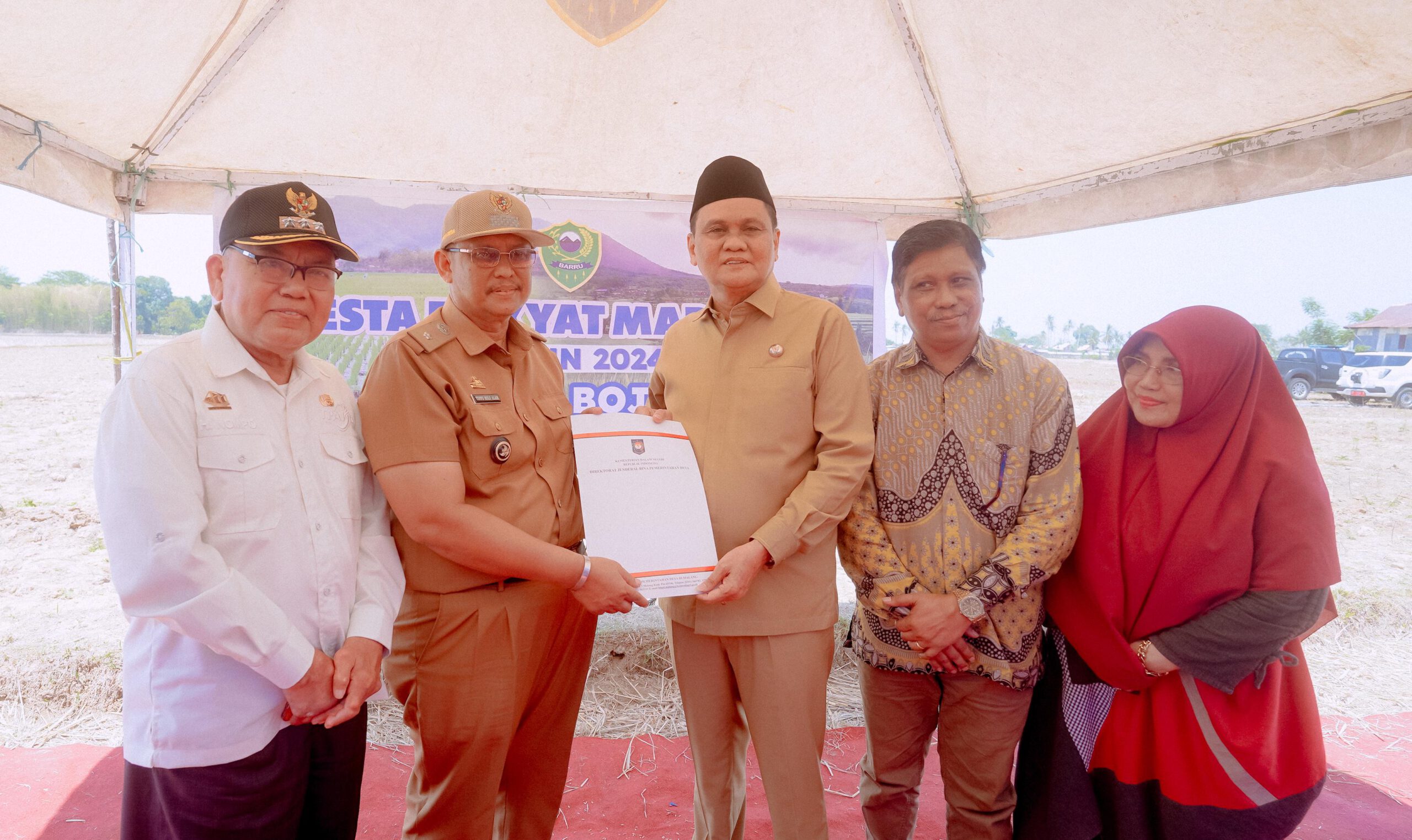 Tanah Wakaf Dari Mas'ud Muhammadiyah Ke Bupati Barru dan Kades Bojo