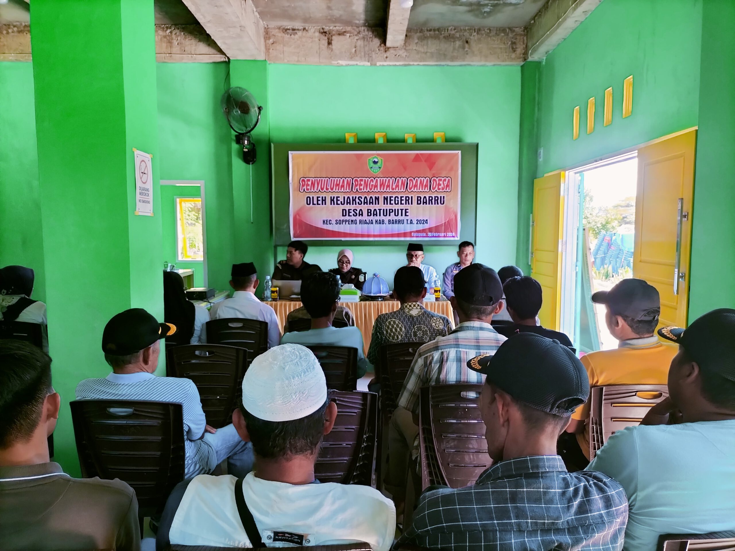 KEJARI BARRU NARASUMBER PENYULUHAN HUKUM PENGAWALAN DANA DESA PEMDES BATUPUTE