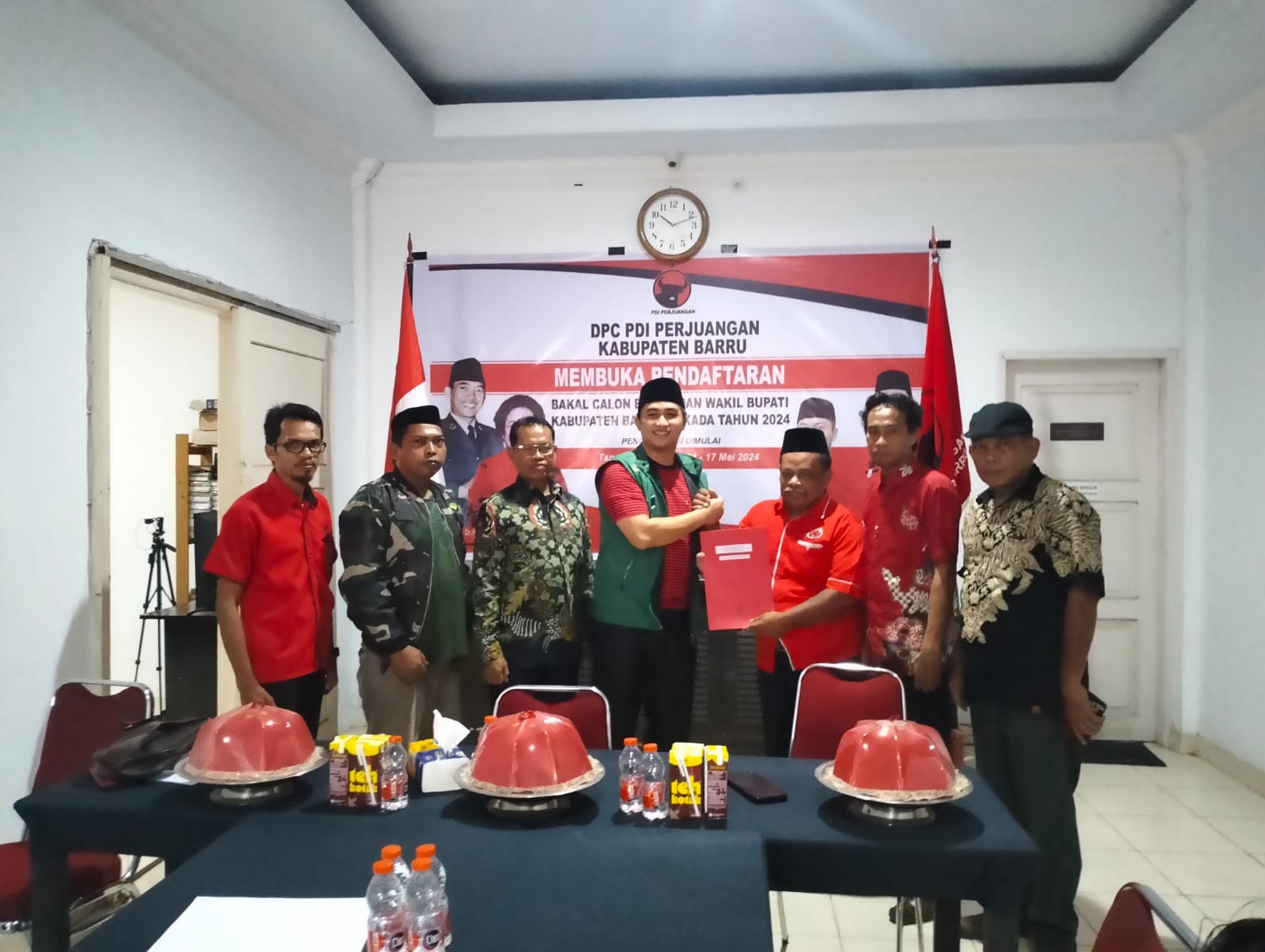 Didampingi Tim, Rizaldy Mengambil Formulir Di PDIP Barru