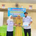 Kades Manuba Hasnah Serahkan Langsung BLT DD Untuk 7 KPM
