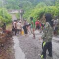 Sinergi untuk Desa: Kades, Babinsa, Bhabinkamtibmas dan Warga Perbaiki Jalan Lasitae